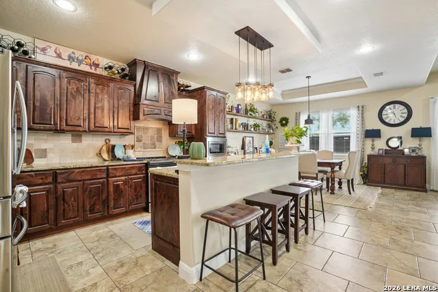 137 FAIRWAY DR Floresville, TX 78114