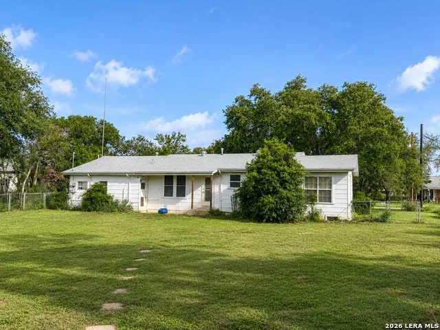 1106 Palm Jourdanton, TX 78026