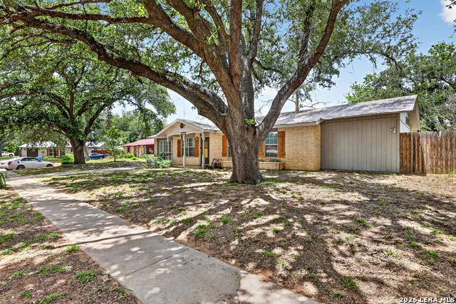 1112 MAIA ST Pleasanton, TX 78064