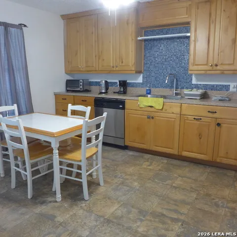 260 KERRVILLE SOUTH DR Kerrville, TX 78028