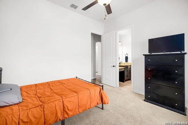 4915 HUNTERS CV St Hedwig, TX 78152