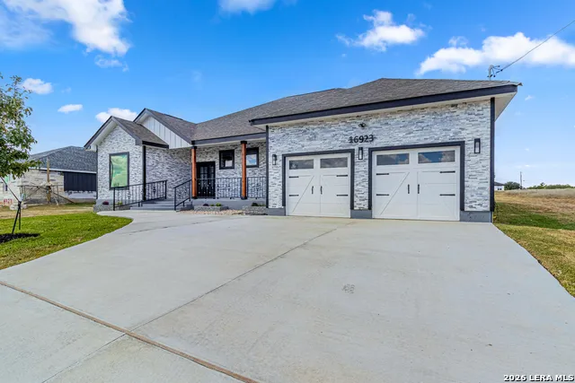 16923 Rancho Escondido Atascosa, TX 78002