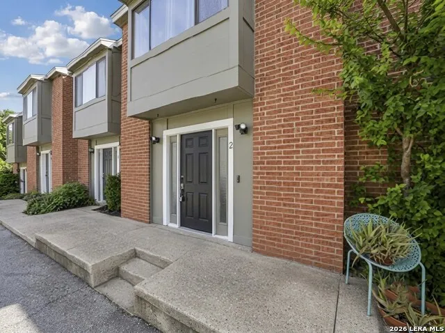 1221 W Hopkins #2 San Marcos, TX 78666