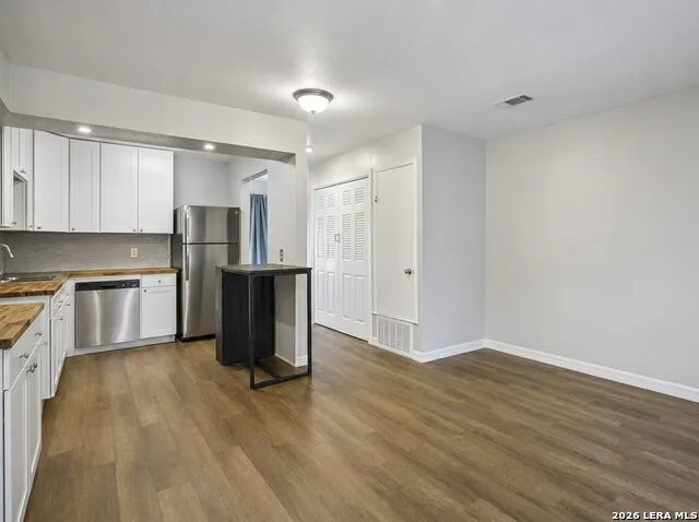 1221 W Hopkins #2 San Marcos, TX 78666