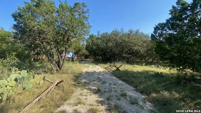 523 KAHN RD Rio Frio, TX 78879
