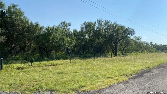 523 KAHN RD Rio Frio, TX 78879