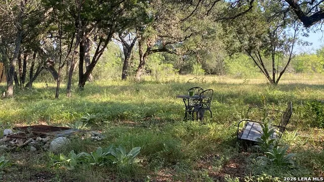 523 KAHN RD Rio Frio, TX 78879