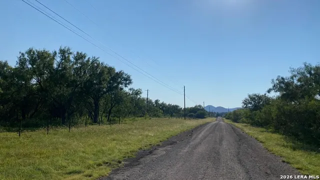 523 KAHN RD Rio Frio, TX 78879