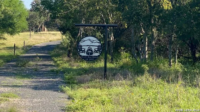 523 KAHN RD Rio Frio, TX 78879