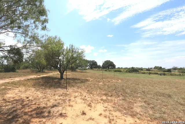 1753 County Road 124 Floresville, TX 78114