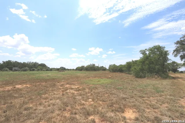 1753 County Road 124 Floresville, TX 78114