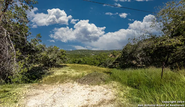 2807 Hiline Dr Bulverde, TX 78163