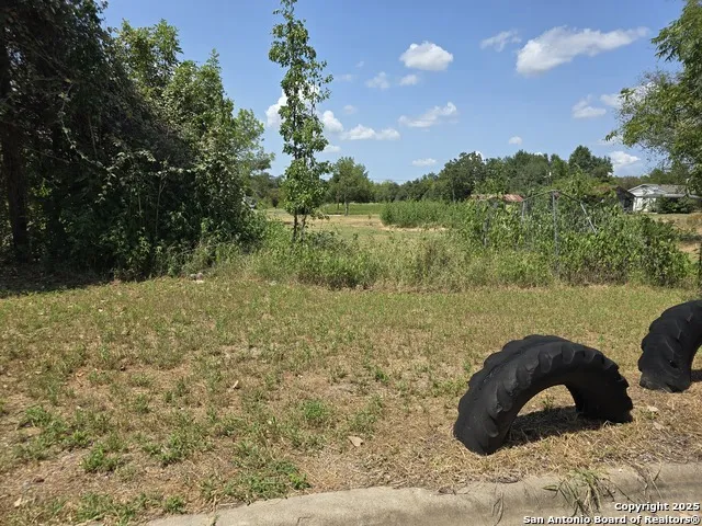 407 4TH E Rockdale, TX 76567
