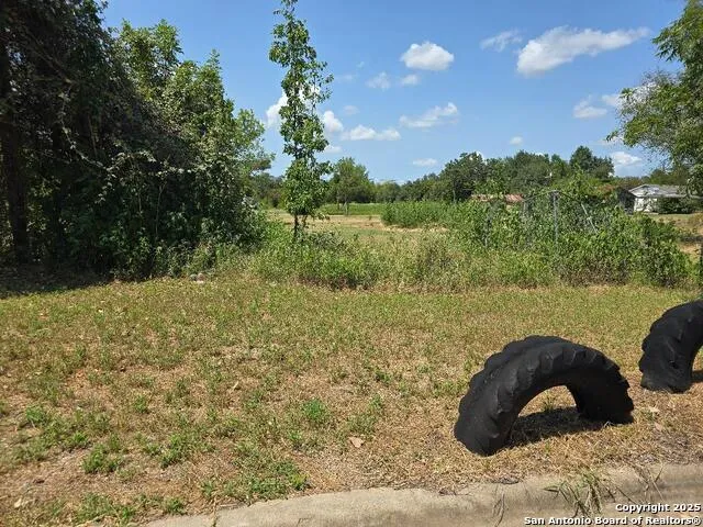 407 4TH E Rockdale, TX 76567