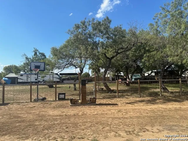 507 Mulberry St Jourdanton, TX 78026