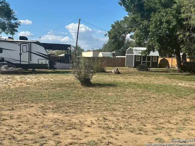 507 Mulberry St Jourdanton, TX 78026