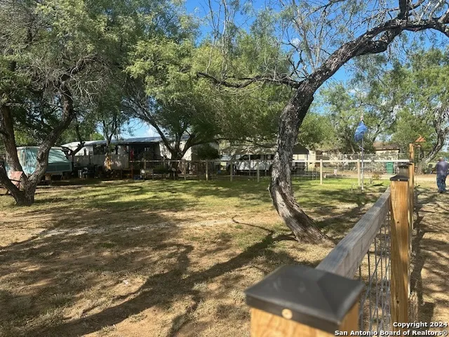 507 Mulberry St Jourdanton, TX 78026