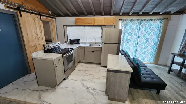 560 MOUNTAIN DR Unit 29 Lakehills, TX 78063