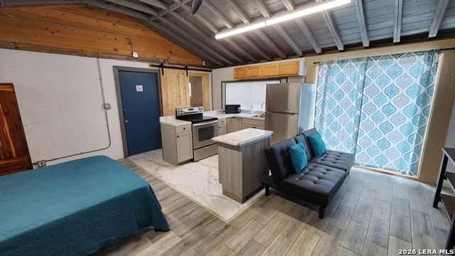 560 MOUNTAIN DR Unit 29 Lakehills, TX 78063