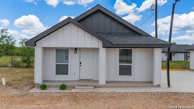221 DUB DR Unit 3 Eagle Pass, TX 78852