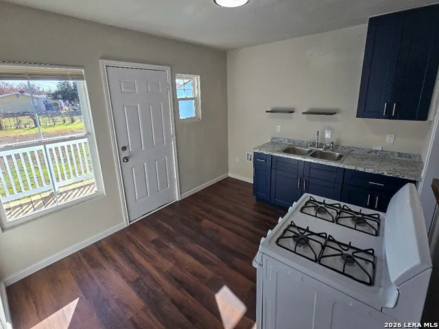 1124 Fenfield San Antonio, TX 78211