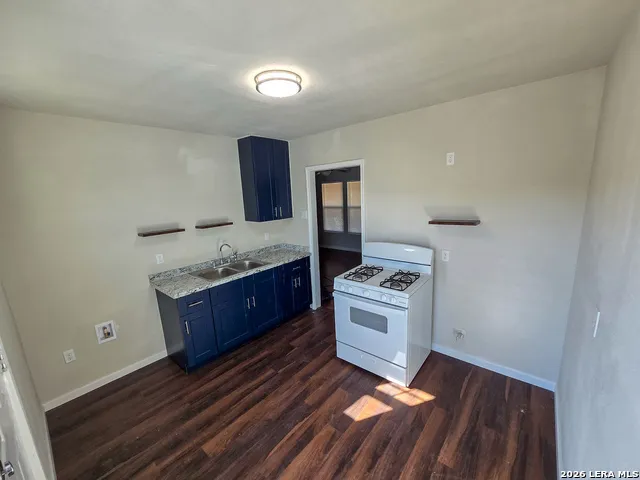 1124 Fenfield San Antonio, TX 78211