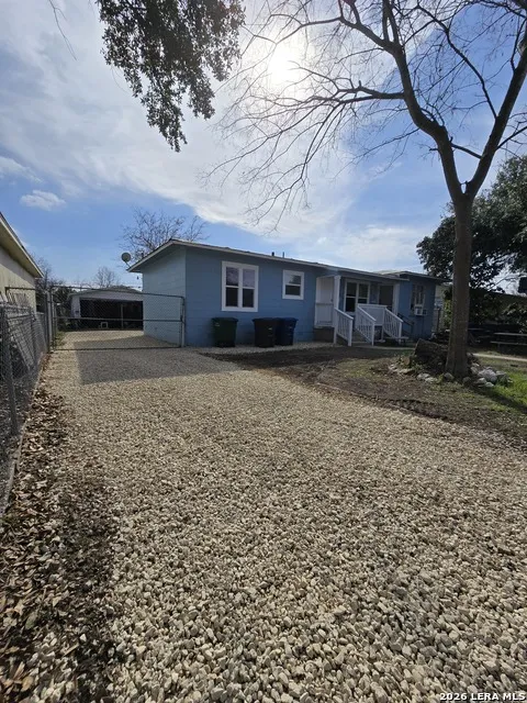 1124 Fenfield San Antonio, TX 78211