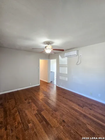 1124 Fenfield San Antonio, TX 78211