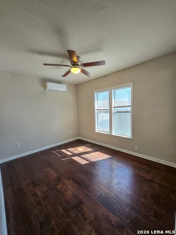 1124 Fenfield San Antonio, TX 78211
