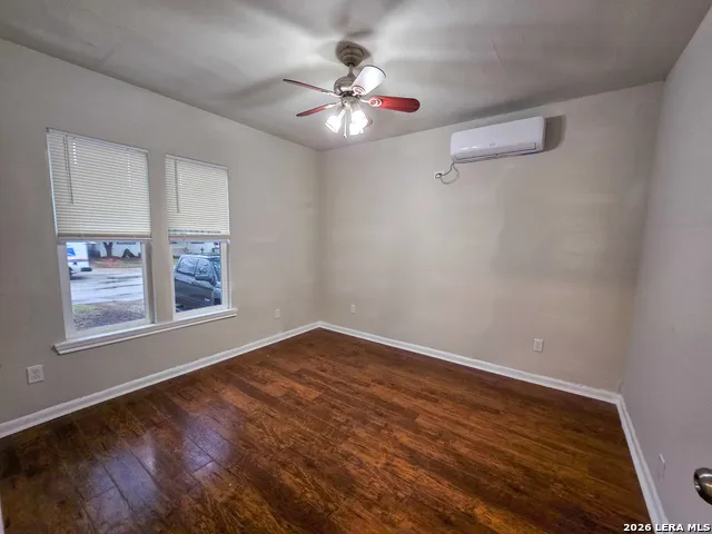 1124 Fenfield San Antonio, TX 78211
