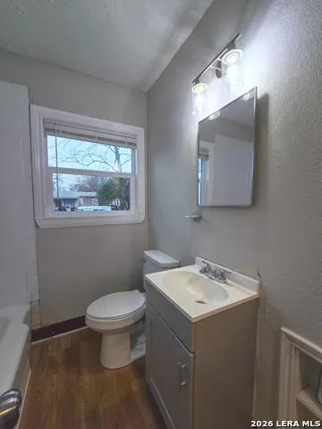 1124 Fenfield San Antonio, TX 78211