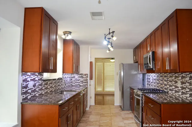 7501 FOREST ECHO Live Oak, TX 78233