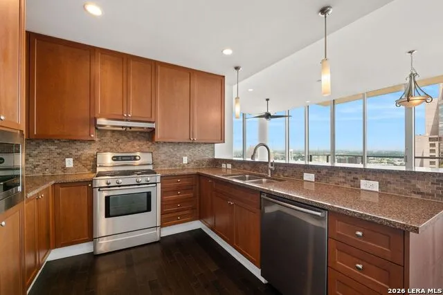 610 E Market Unit 2708 San Antonio, TX 78205