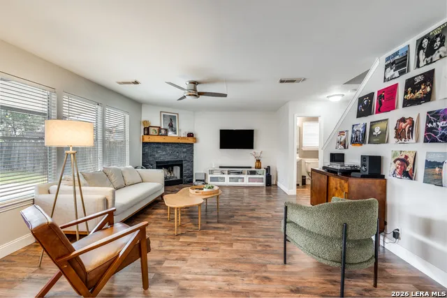 1017 Silvertree Schertz, TX 78154