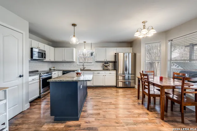 1017 Silvertree Schertz, TX 78154