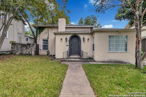 112 CLOVERLEAF AVE