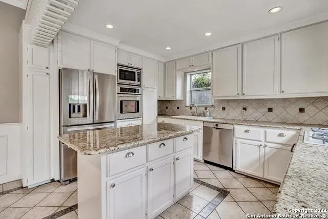 112 CLOVERLEAF AVE Alamo Heights, TX 78209