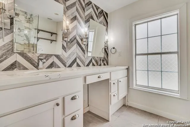 112 CLOVERLEAF AVE Alamo Heights, TX 78209