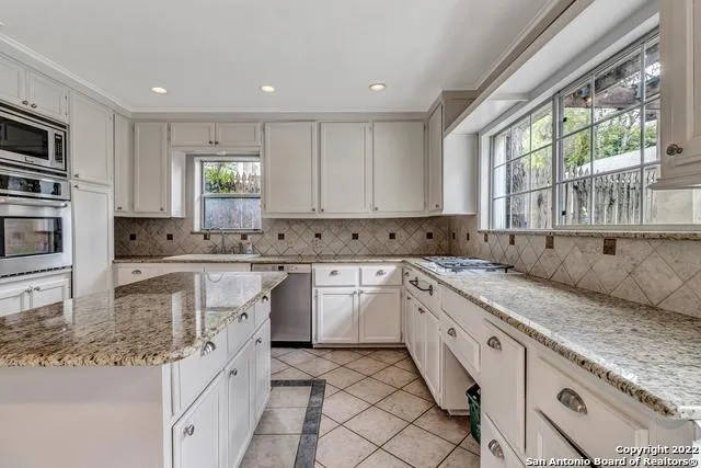 112 CLOVERLEAF AVE Alamo Heights, TX 78209