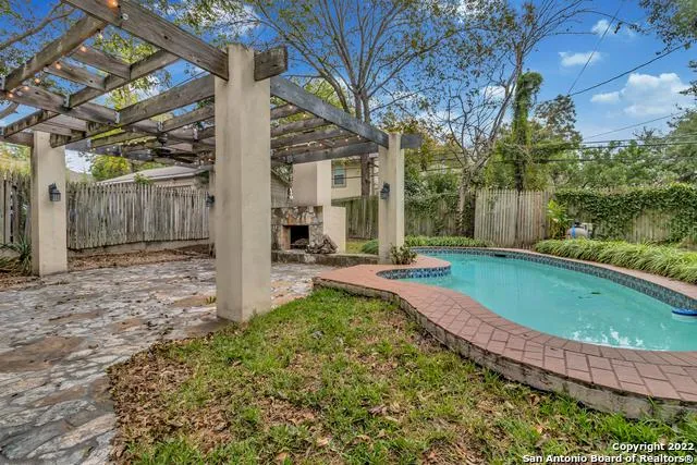 112 CLOVERLEAF AVE Alamo Heights, TX 78209
