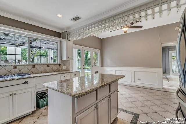 112 CLOVERLEAF AVE Alamo Heights, TX 78209