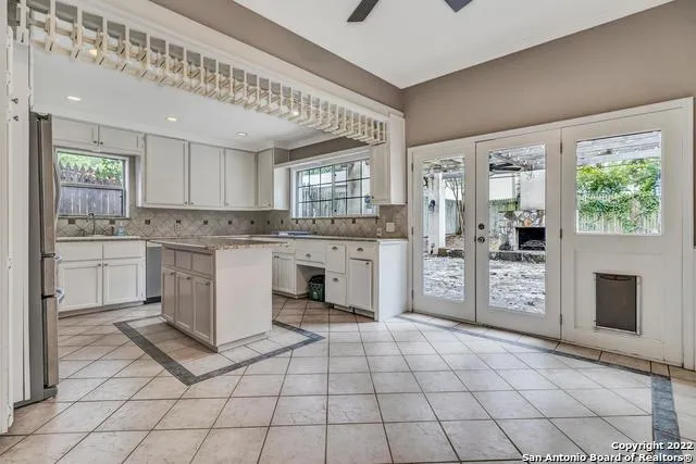 112 CLOVERLEAF AVE Alamo Heights, TX 78209