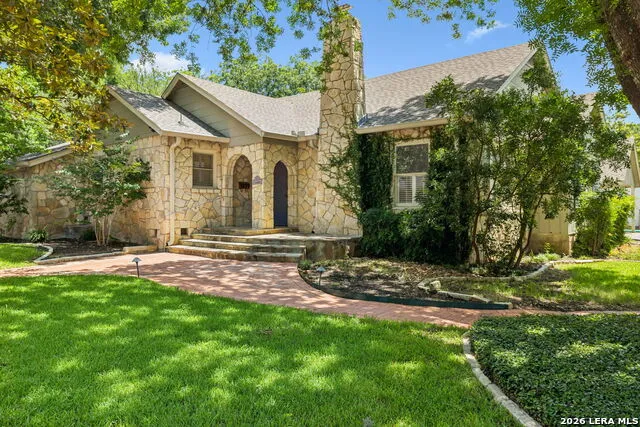 102 NACOGDOCHES RD Alamo Heights, TX 78209