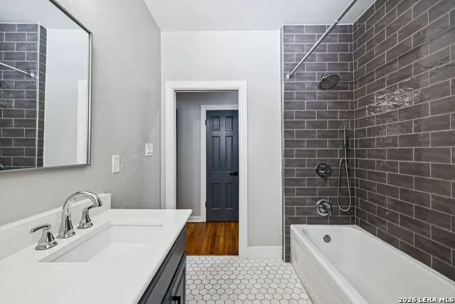 102 NACOGDOCHES RD Alamo Heights, TX 78209