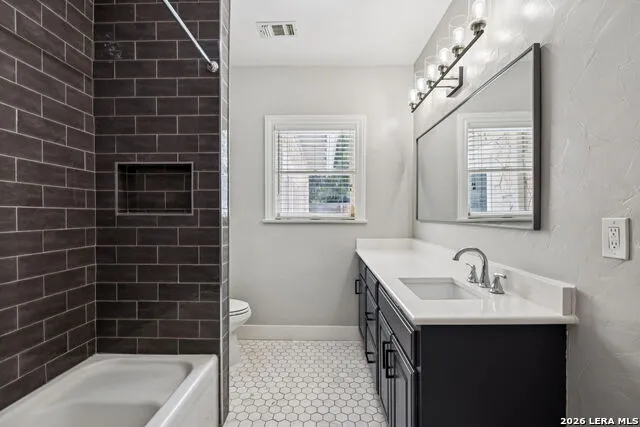 102 NACOGDOCHES RD Alamo Heights, TX 78209