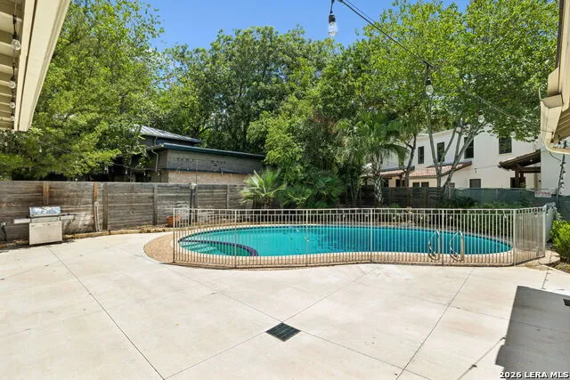 102 NACOGDOCHES RD Alamo Heights, TX 78209