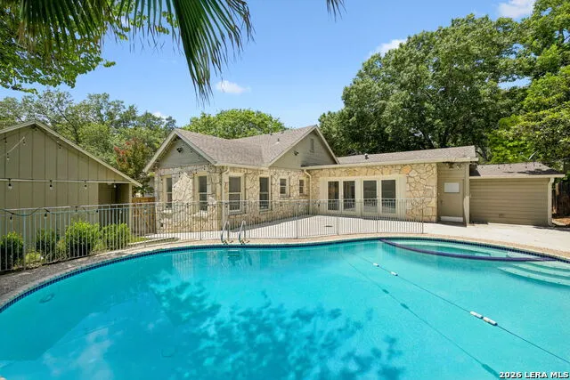 102 NACOGDOCHES RD Alamo Heights, TX 78209