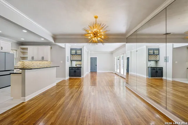 102 NACOGDOCHES RD Alamo Heights, TX 78209