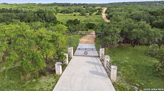 271 ROLLIN N RANCH RD Blanco, TX 78606