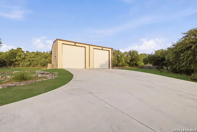 271 ROLLIN N RANCH RD Blanco, TX 78606